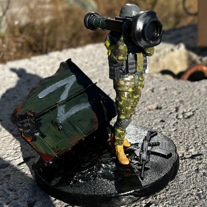 Ukraine War Soldier Figure with Javelin and Stand. War in Ukraine - Image 4