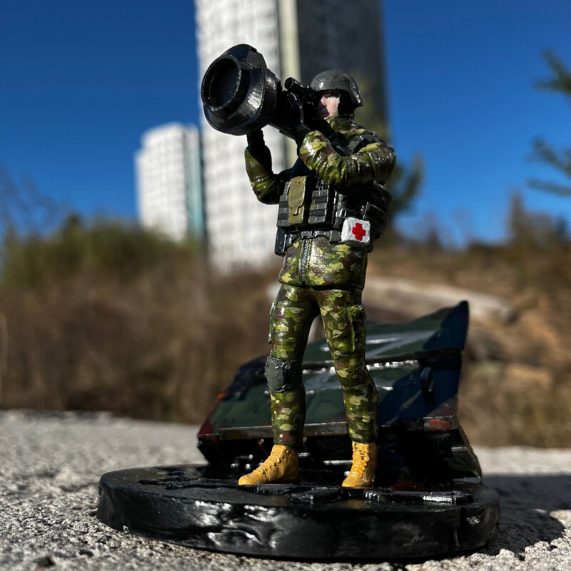 Ukraine War Soldier Figure with Javelin and Stand. War in Ukraine - Image 5